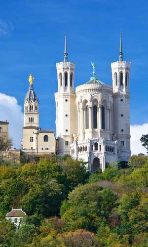 Descendez aux attractions, musées et monuments de Lyon avec un tour en bus à arrêts multiples – Arrêts pratiques et visite panoramique en 2026