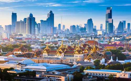 Bus touristique à ciel ouvert au Grand Palais de Bangkok